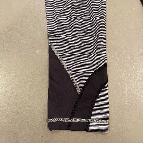 Lululemon Black/Grey Striped Cropped Leggings Size 4 - Picture 2 of 8